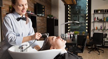 Jak urządzić mały salon fryzjerski, by był funkcjonalny?